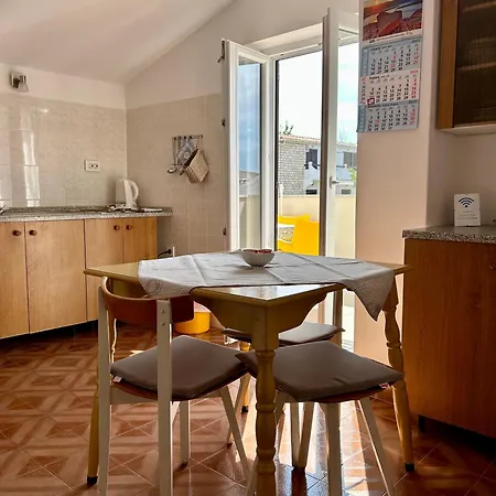 Apartments Tatjana Pag Town Exterior photo