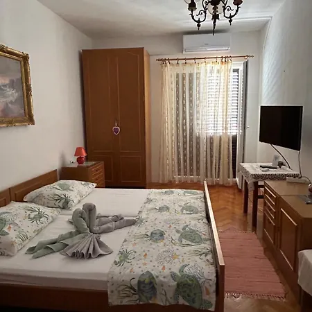 Apartments Tatjana Pag Town Exterior photo